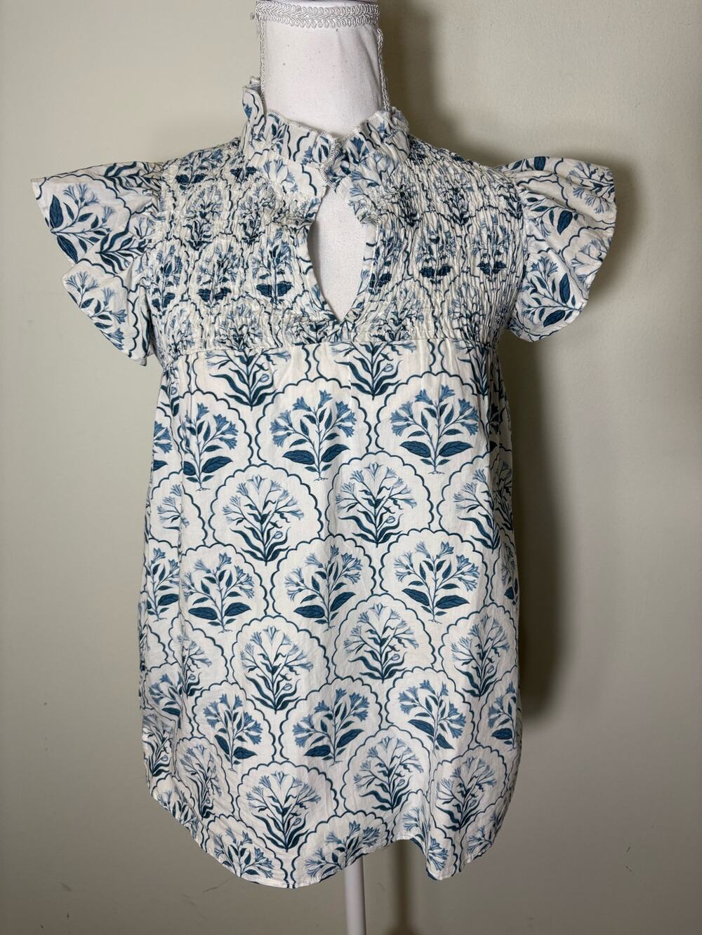 Marigold Blue and White Print Flutter Sleeve Cotton Smocked Top Sz XS